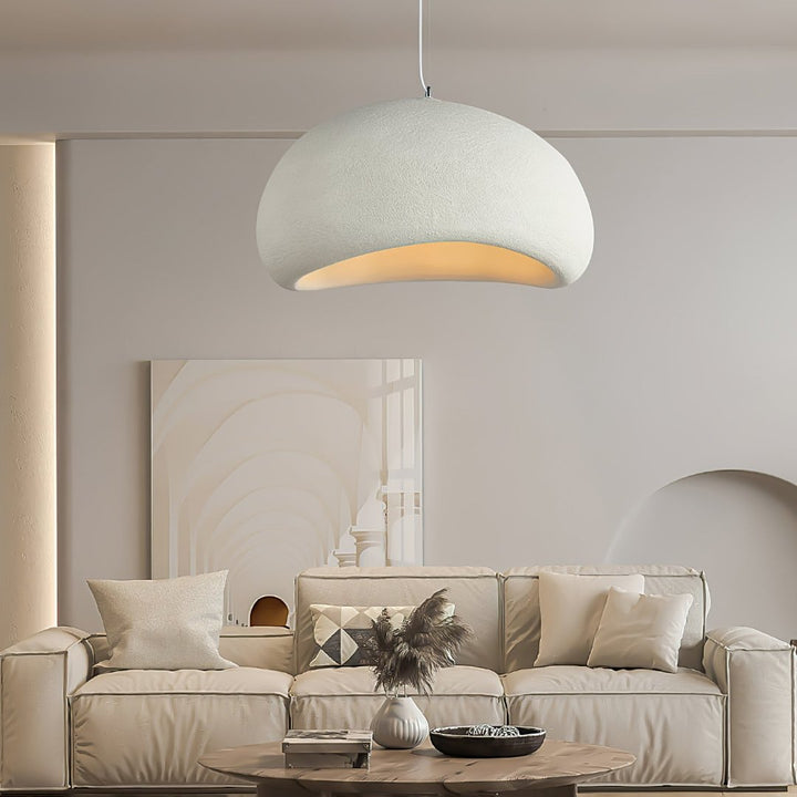 Lampa sufitowa o unikalnym designie. Nowoczesny element home decor do salonu.
