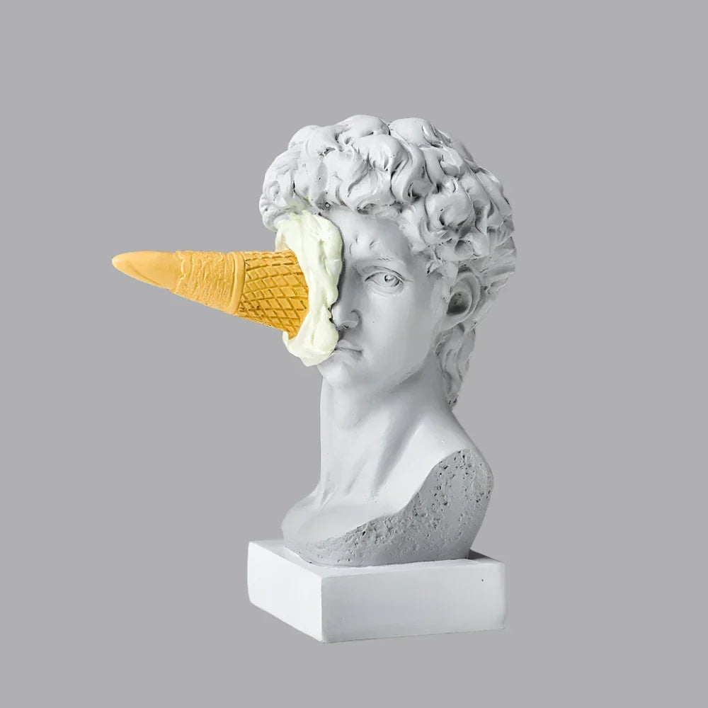Artystyczna figurka Dawida. Rzeźba nowoczesna, nordycka dekoracja domu. Stylowa ozdoba i prezent.