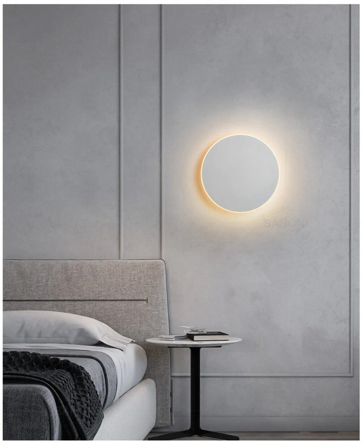 Designerska lampa LED, kulista, ścienna, z połyskiem, minimalistyczne oświetlenie do współczesnych wnętrz.