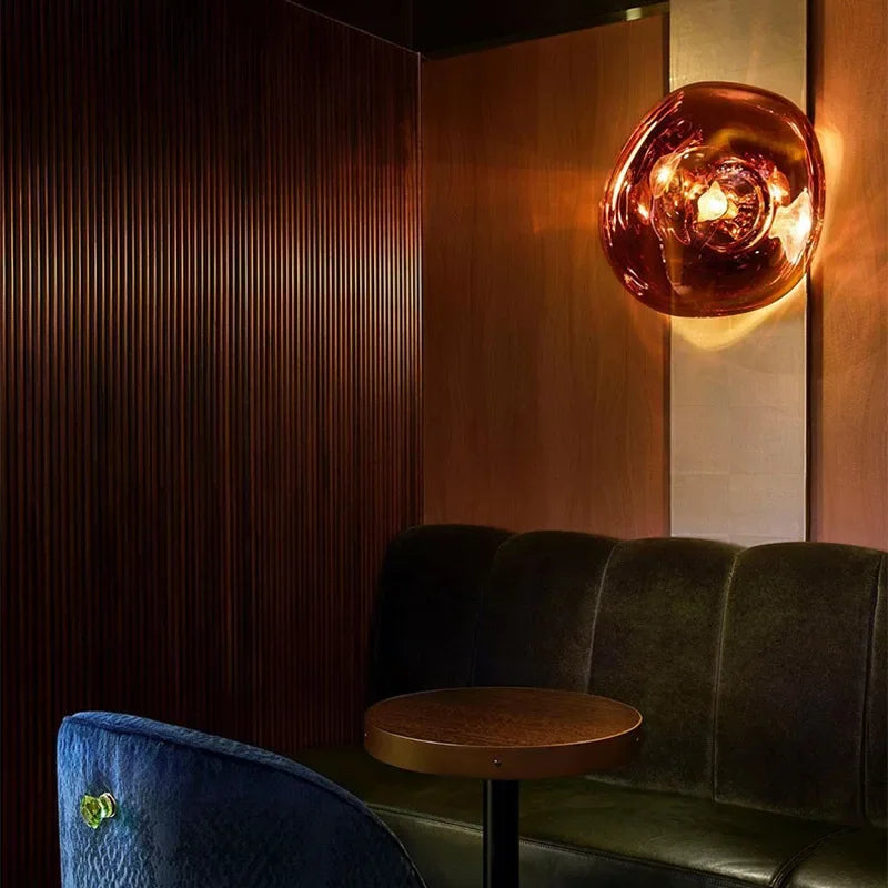 Designerska lampa ścienna Lava. Nowoczesne oświetlenie skandynawskie, idealne do współczesnych wnętrz.