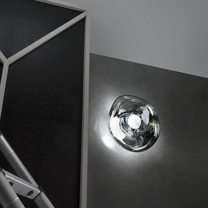 Nowoczesna lampa ścienna Lava, skandynawski design. Oświetlenie wnętrz z charakterem i stylową dekoracją.