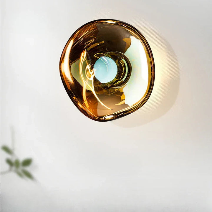 Funkcjonalna lampa ścienna Lava. Nowoczesne oświetlenie w stylu skandynawskim do salonu i sypialni.