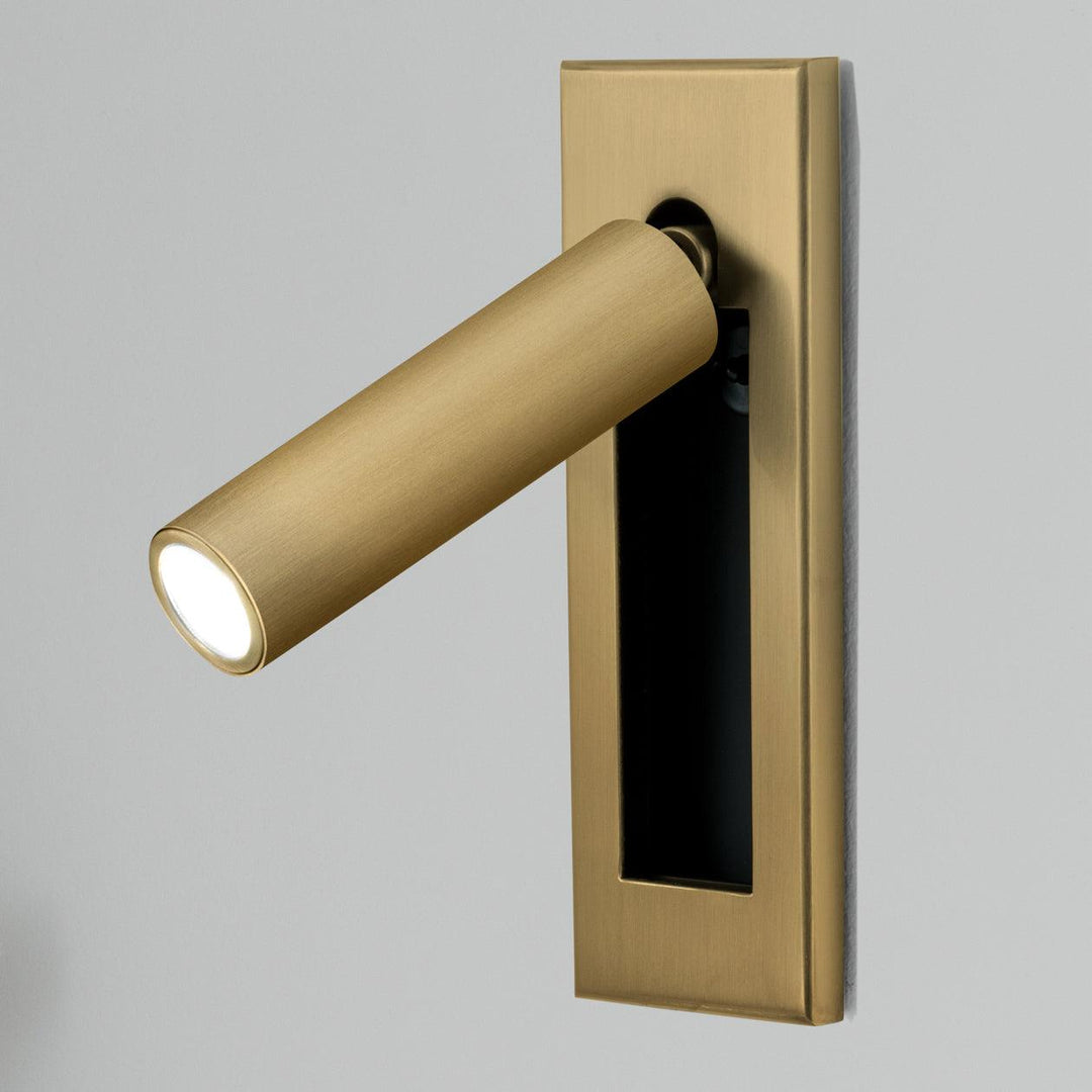 Elegancka lampa ścienna LED, do czytania, przyłóżkowa, minimalistyczna.