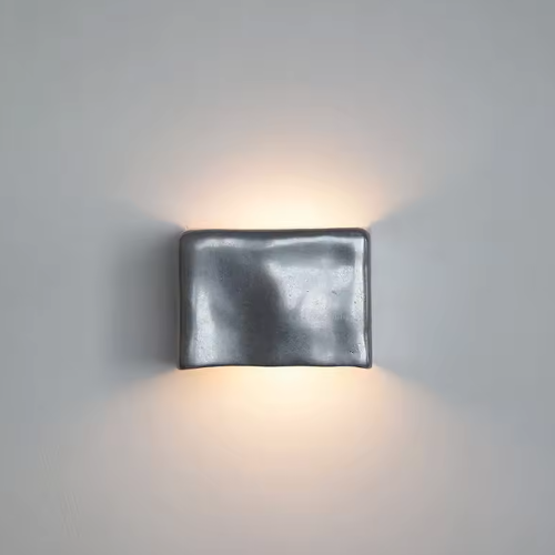 Lampa ścienna LED kostka. Efektowne oświetlenie góra/dół dla nowoczesnego domu, wnętrz i elewacji.