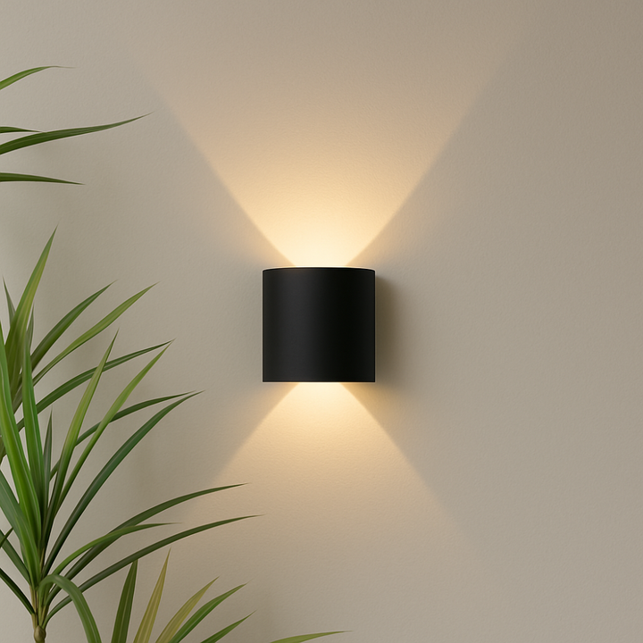 Nowoczesna lampa ścienna LED, minimalistyczny design do wnętrz i na zewnątrz, energooszczędna.