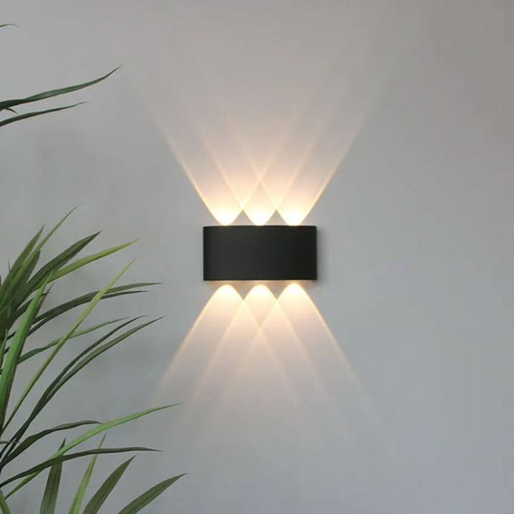 Energooszczędna minimalistyczna lampa ścienna LED, dwukierunkowe światło, trwała i stylowa.