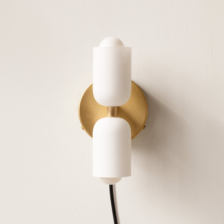Elegancka lampa ścienna LED, dekoracyjne oświetlenie akcentowe dla nowoczesnych wnętrz.