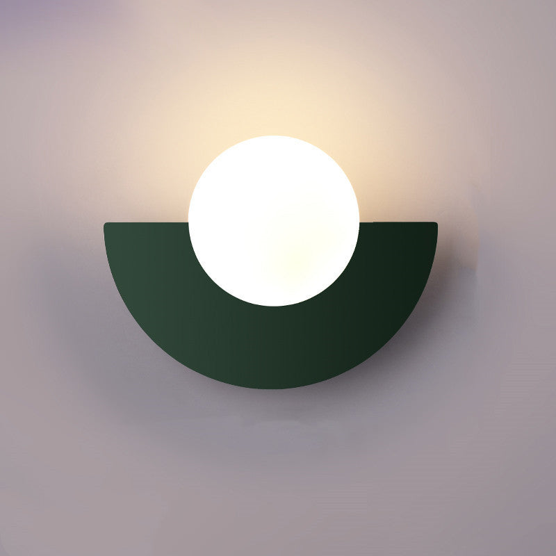 Oświetlenie ścienne LED z barwną kulą, design do każdego pomieszczenia.