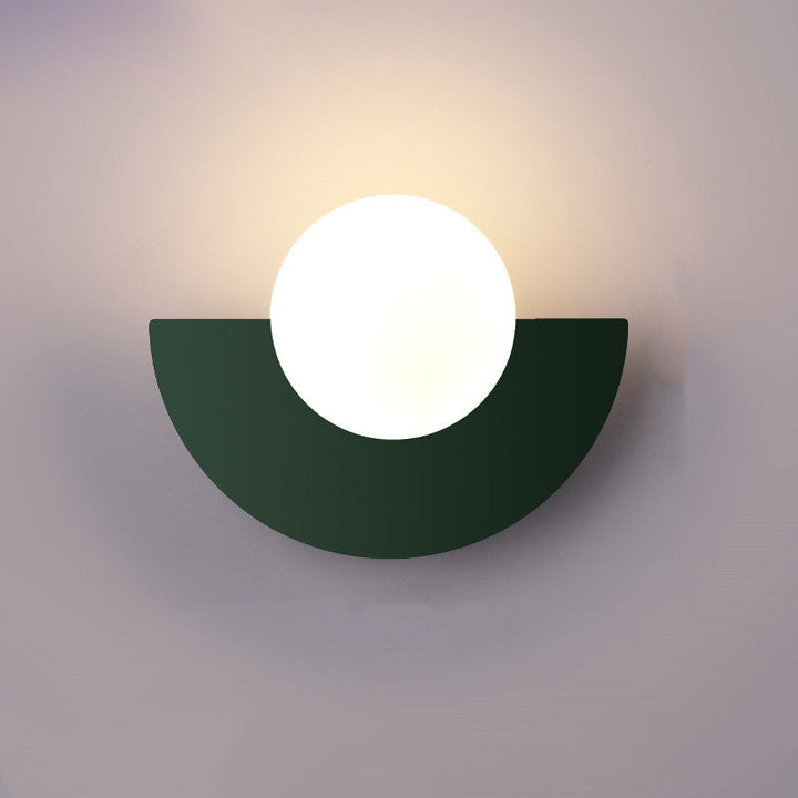 Oświetlenie ścienne LED z barwną kulą, design do każdego pomieszczenia.