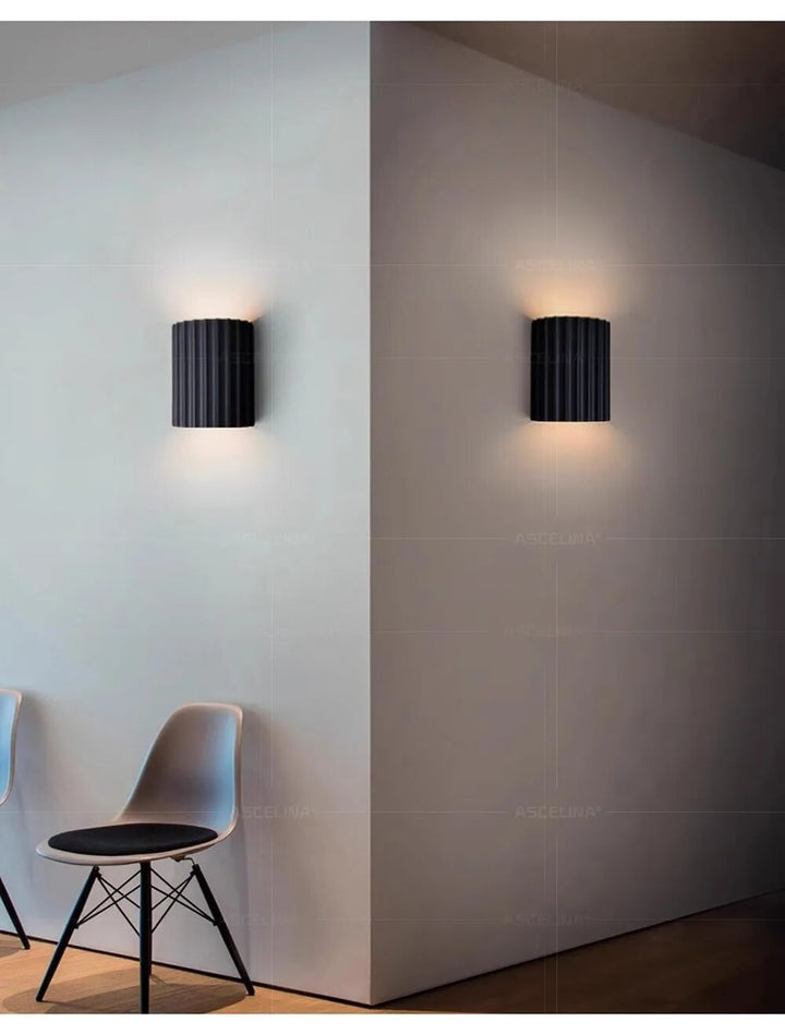 Lampa ścienna z żywicy, nowoczesne oświetlenie LED, unikalna dekoracja designerskich wnętrz.