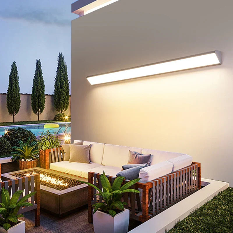 Energooszczędna lampa LED do zewnętrznego oświetlenia ścieżek ogrodowych. Współczesny design dla patio.