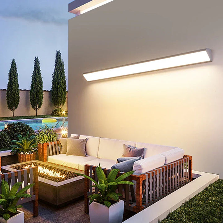 Energooszczędna lampa LED do zewnętrznego oświetlenia ścieżek ogrodowych. Współczesny design dla patio.