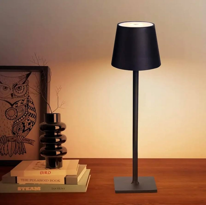 Nowoczesna lampa stołowa LED bezprzewodowa, minimalistyczna, z regulacją jasności, idealna do domu i biura.