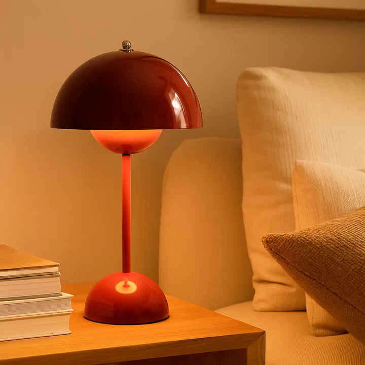 Nowoczesna lampa stołowa LED, minimalistyczna, z regulacją jasności, idealna do salonu lub biura.