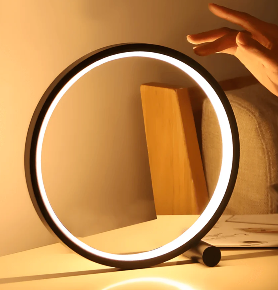 Elegancka lampa stołowa LED dotykowa do domu. Nowoczesne oświetlenie do sypialni, salonu, minimalistyczny design.