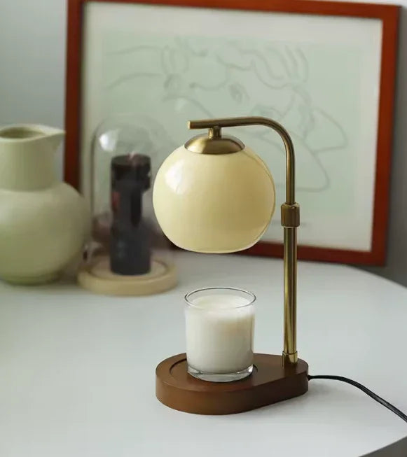 Lampa stołowa z podgrzewaczem świec, zapewniająca ciepłe światło. Idealna do budowania nastroju i relaksu.