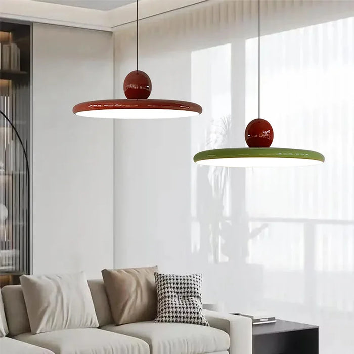 Metalowa lampa sufitowa w stylu Bauhaus. Geometryczny, czarny design, nowoczesne oświetlenie do minimalistycznych wnętrz.