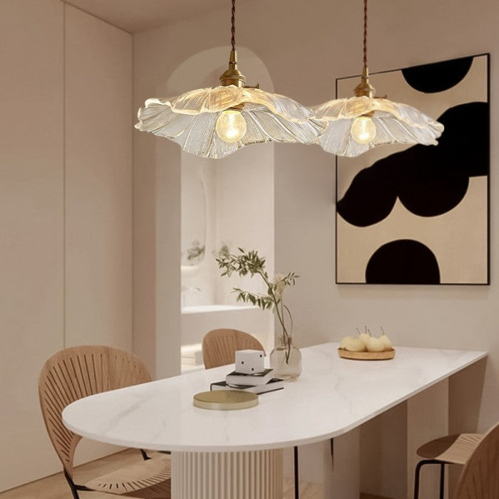 Elegancka lampa wisząca kwiatowa, nowoczesna dekoracja do salonu lub sypialni.