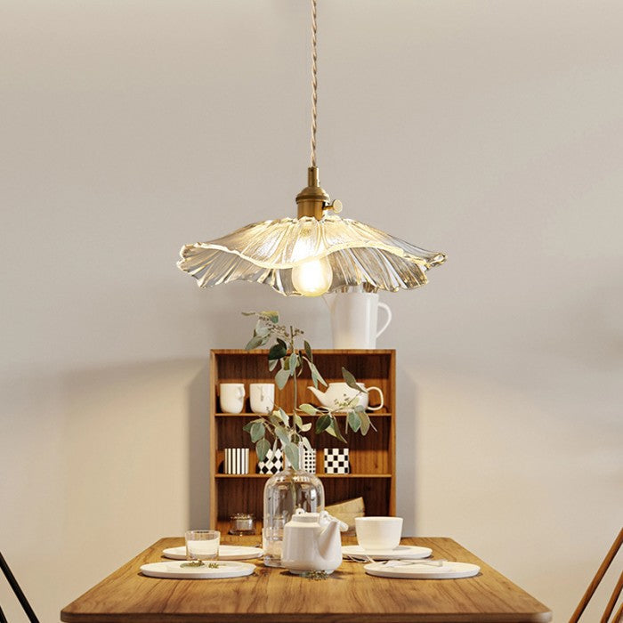 Kwiatowa lampa wisząca nowoczesna, styl designerski, idealna do jadalni.