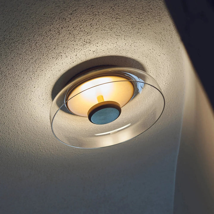 Designerska lampa sufitowa LED. Dymny szary i bursztynowy klosz. Nowoczesne oświetlenie korytarza z przytulnym światłem.