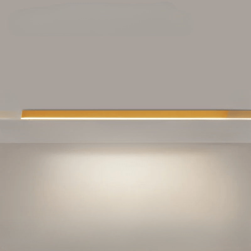 Złota, designerska lampa sufitowa LED, eleganckie oświetlenie do sypialni i salonu.