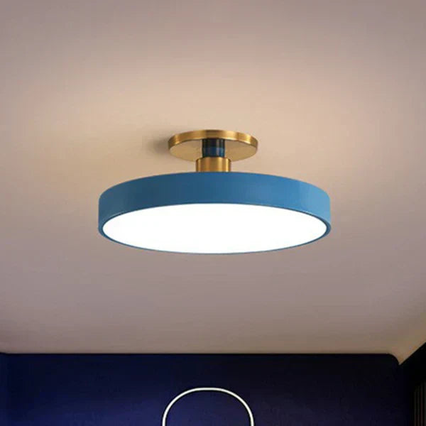 Minimalistyczna lampa sufitowa LED, wpuszczana oprawa. Dekoracyjne oświetlenie do sypialni.