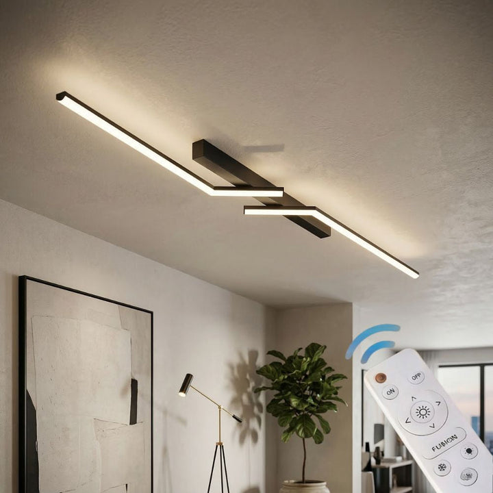 Złota lampa sufitowa LED liniowa, nowoczesny design, do restauracji lub baru.