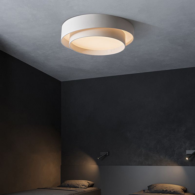 Designerska lampa sufitowa LED z pilotem, energooszczędna, biała.