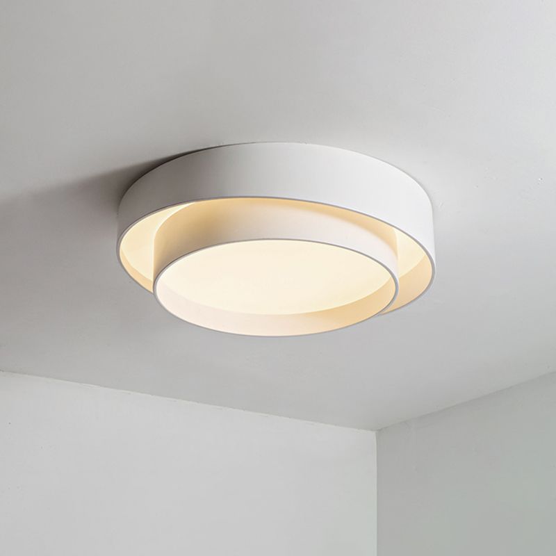Elegancka lampa sufitowa LED, nowoczesna, energooszczędne oświetlenie salonu.