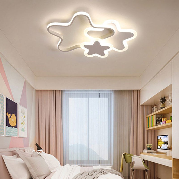 Biała lampa sufitowa LED chmura. Nowoczesne, ściemnialne oświetlenie do pokoju dziecięcego.