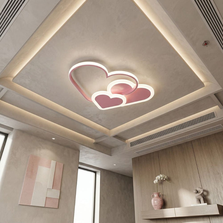 Elegancka lampa sufitowa Serce z technologią LED. Ciepłe światło, nowoczesna dekoracja wnętrz.