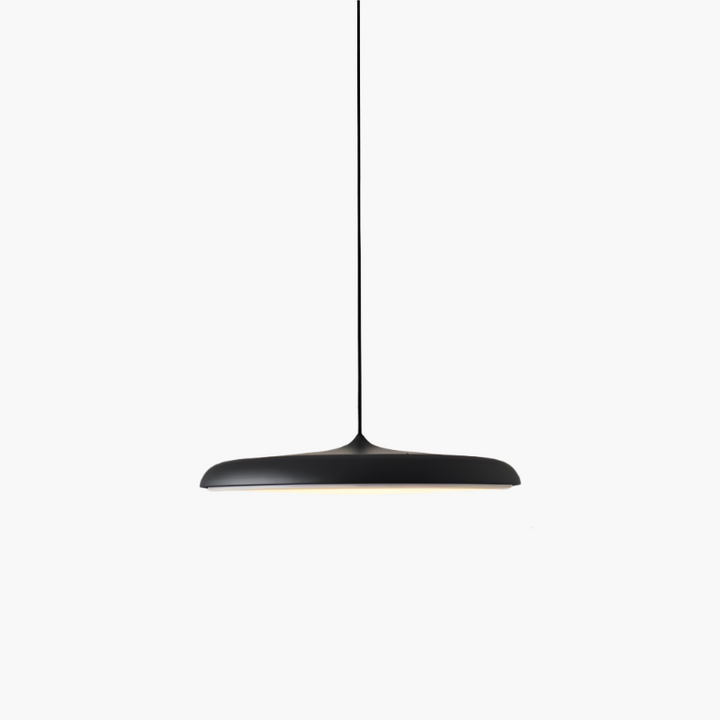 Skandynawska lampa sufitowa LED, płaski dysk, idealna do nowoczesnej kuchni.