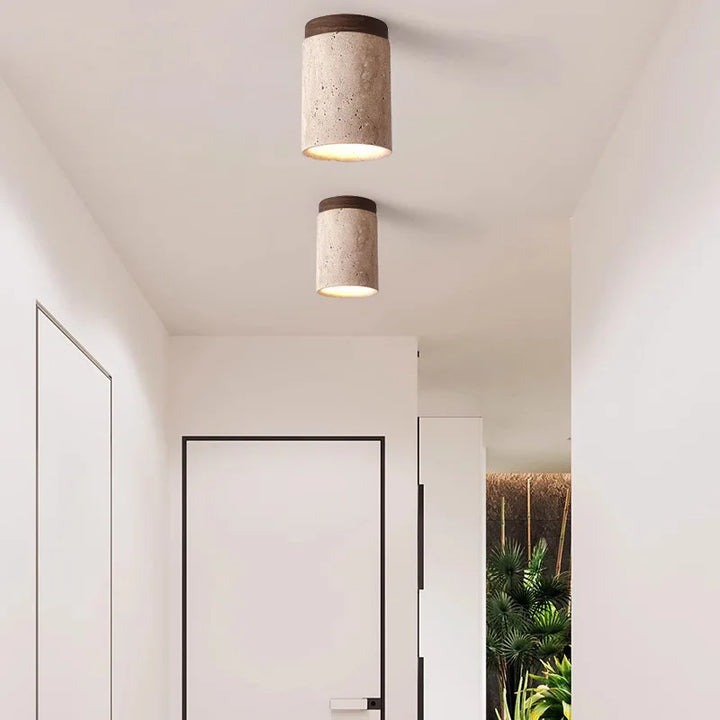 Smukła lampa sufitowa LED do oświetlenia schodów i holu. Energooszczędne, nowoczesne oświetlenie korytarza.