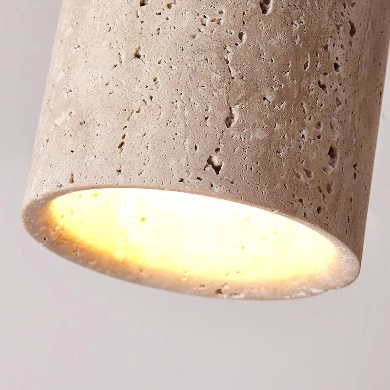 Nowoczesne oświetlenie LED sufitowe. Designerska lampa do holu, smukła lampa na schody, elegancka dekoracja wnętrz.