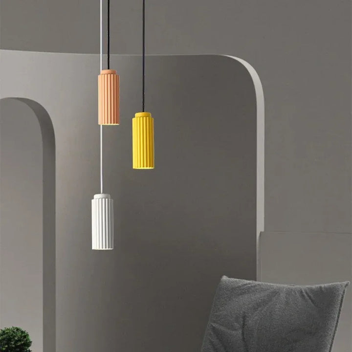 Elegancka lampa sufitowa LED nowoczesna, idealna do salonu. Oświetlenie w skandynawskim stylu, metalowo-szklane.