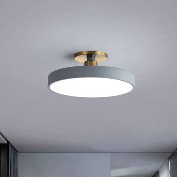 Lampa sufitowa LED, minimalistyczny design skandynawski. Jasne światło, idealne oświetlenie do domu i salonu.