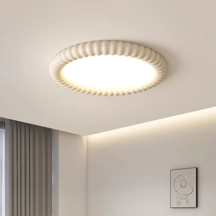 Nowoczesna lampa sufitowa LED z elegancką symetrią, idealna do salonu i wnętrz.