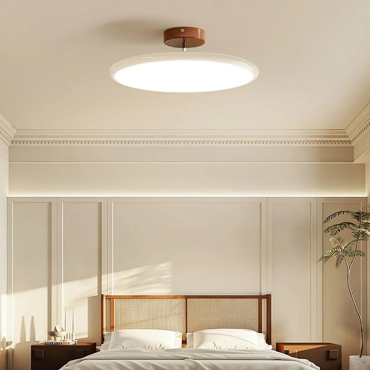Beżowa lampa LED sufitowa, nowoczesna i minimalistyczna. Regulowane, energooszczędne oświetlenie domu.
