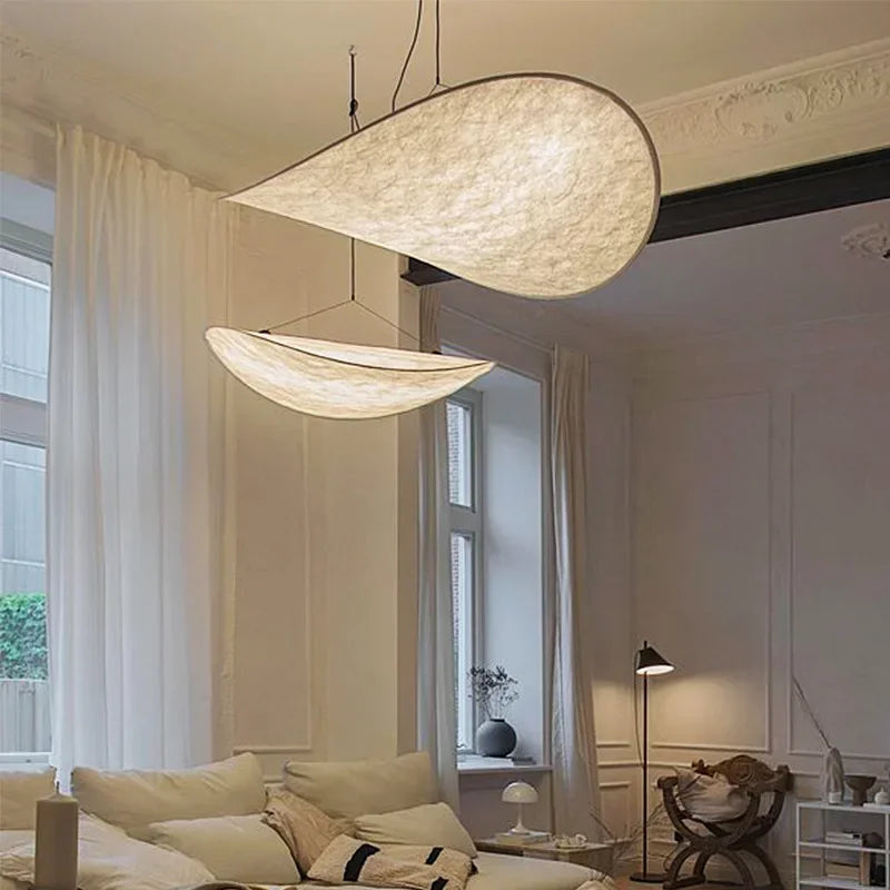 Nowoczesna lampa sufitowa LED z tkaniny, elegancki design, idealna do salonu, tworząca przytulny klimat.