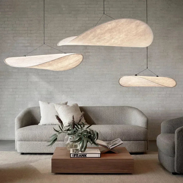 Przytulna lampa sufitowa LED z tkaniny, ściemnialna, doskonała do sypialni, zapewnia nastrojowe oświetlenie.