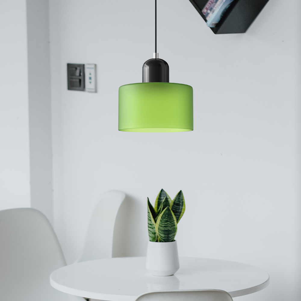 Kolorowa lampa sufitowa geometryczna, artystyczne szkło, nowoczesny wystrój wnętrz.