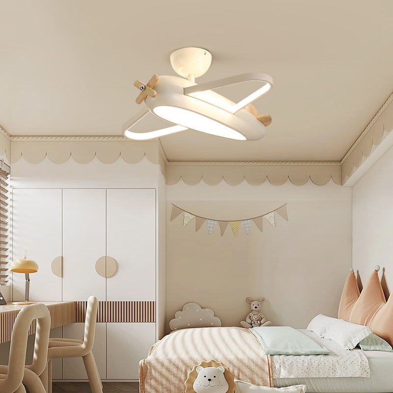 Elegancka lampa sufitowa w stylu industrialnym, metalowa, nowoczesne oświetlenie domu.