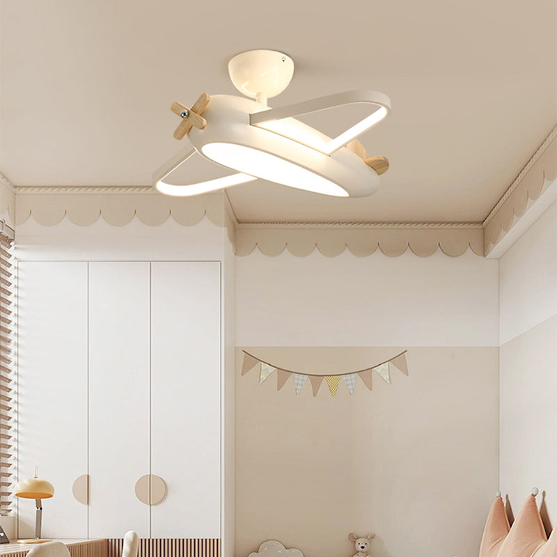 Lampa sufitowa industrialna, metalowa, nowoczesne oświetlenie do współczesnych wnętrz.