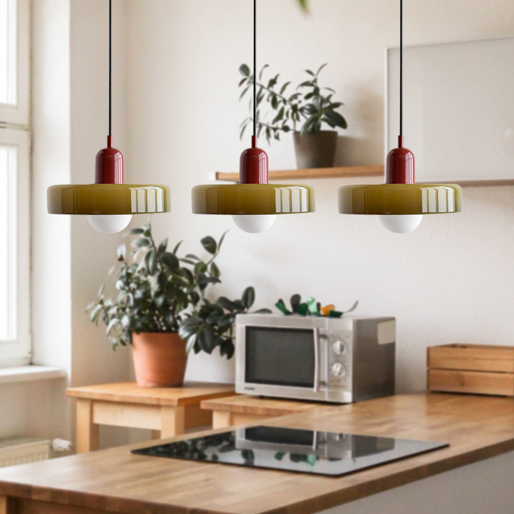 Nowoczesna lampa sufitowa z 3 szklanymi kloszami. Idealna do salonu.