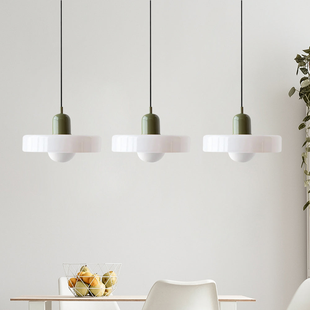 Szklana lampa wisząca, 3 klosze. Nowoczesne oświetlenie do kuchni.