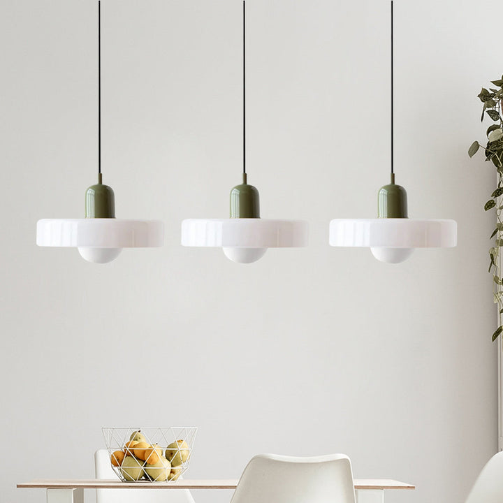 Szklana lampa wisząca, 3 klosze. Nowoczesne oświetlenie do kuchni.