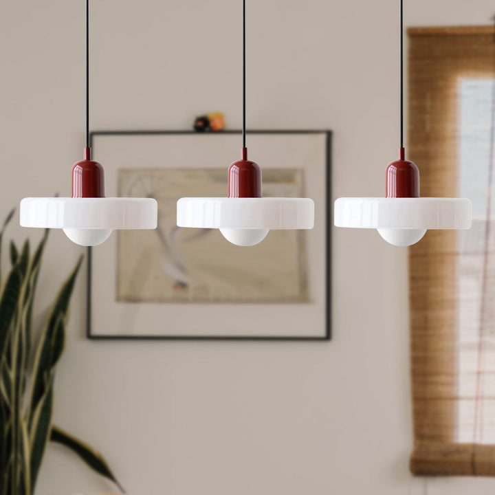 Designerska lampa wisząca, szklane klosze. Oświetlenie salonu lub kuchni.