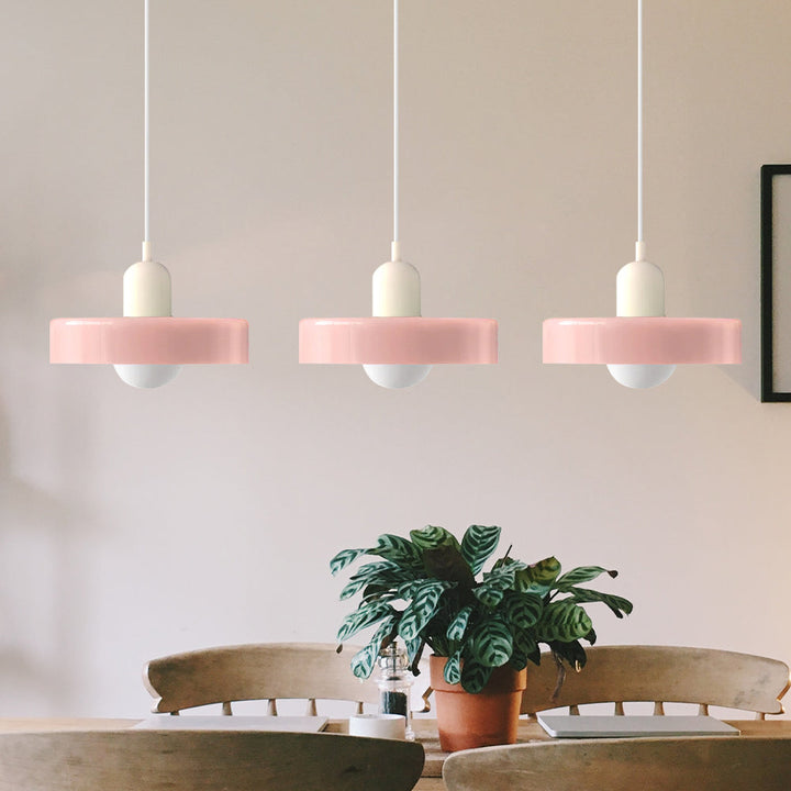 Regulowana lampa sufitowa, 3 klosze. Idealna do salonu.