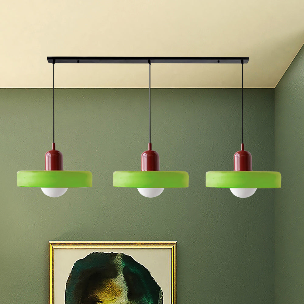 Oświetlenie salonu, lampa sufitowa designerska. Trzy szklane klosze.
