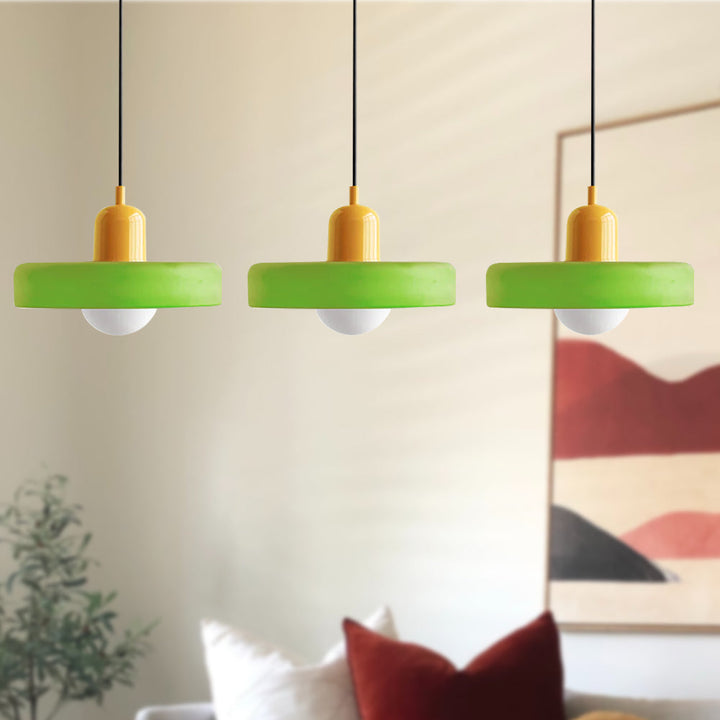 Lampa sufitowa nowoczesna, z 3 kloszami. Idealna do salonu.